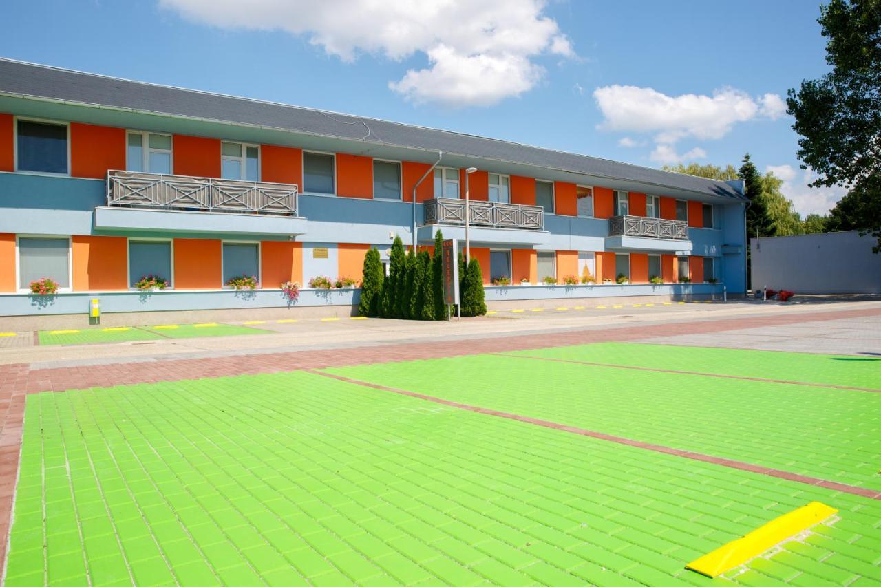Agro Complex Apartments Nitra Bagian luar foto